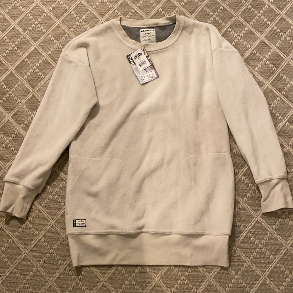 Off white fuzzy sweatshirt with hand pockets